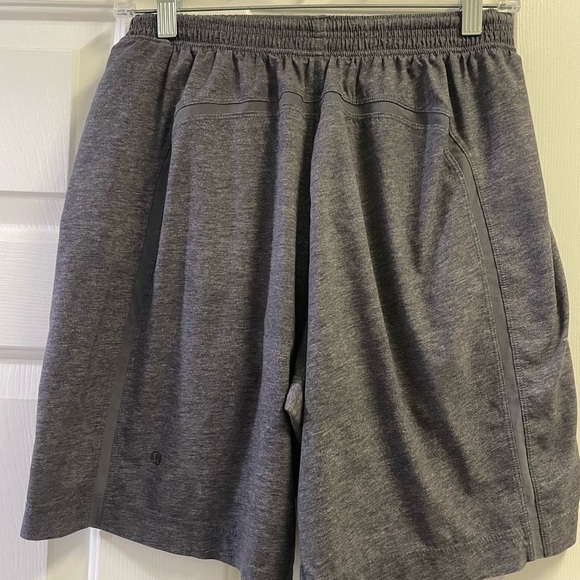 Lululemon Men's shorts size M - Picture 2 of 4